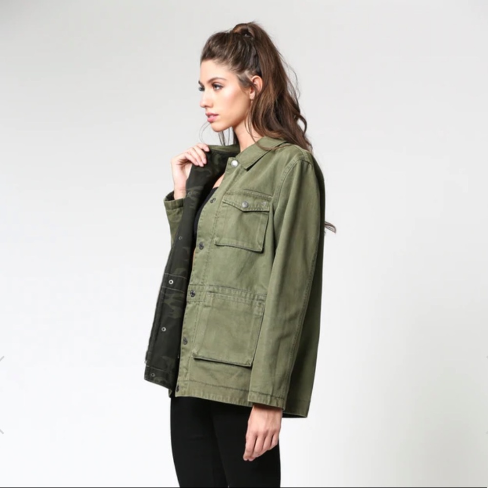HIDDEN REBEL OLIVE GREEN CAMO REVERSIBLE JACKET SMALL NWT